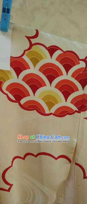 Traditional Japan Geisha Printing Beige Furisode Kimono Asian Japanese Fashion Apparel Costume for Women
