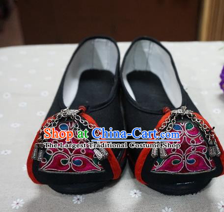 Traditional Chinese Ethnic Black Shoes Embroidered Shoes Yunnan National Wedding Shoes for Women