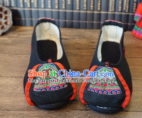 Traditional Chinese Yunnan Ethnic Embroidered Shoes Handmade National Black Shoes Hanfu Dress for Women