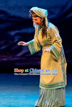 Chinese Sichuan Opera Elderly Female Garment Costumes and Hair Accessories Scholar of Ba Shan Traditional Peking Opera Country Woman Dress Dame Apparels