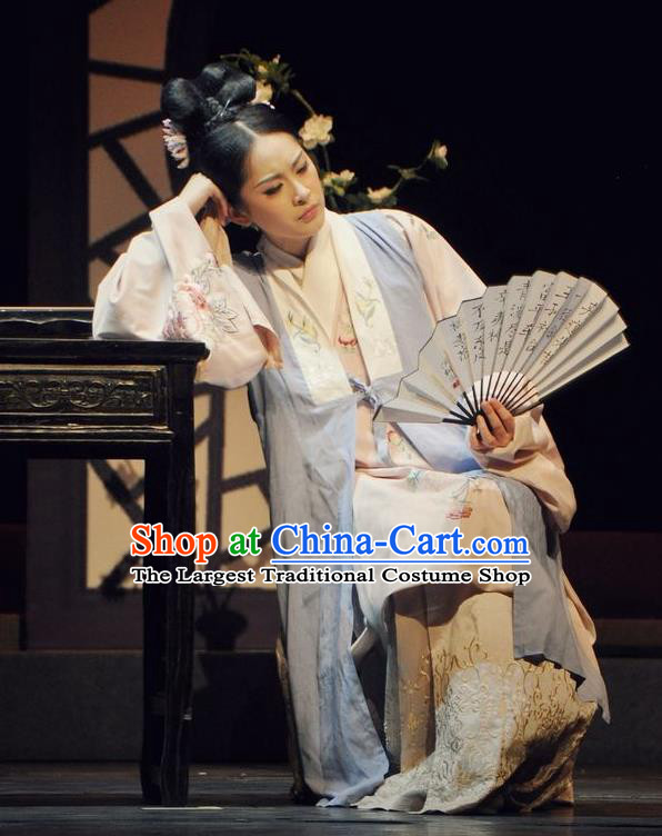 Chinese Historical Drama Peach Blossom Fan Ancient Young Female Garment Costumes Traditional Stage Show Dress Ming Dynasty Courtesan Li Xiangjun Apparels and Headpieces