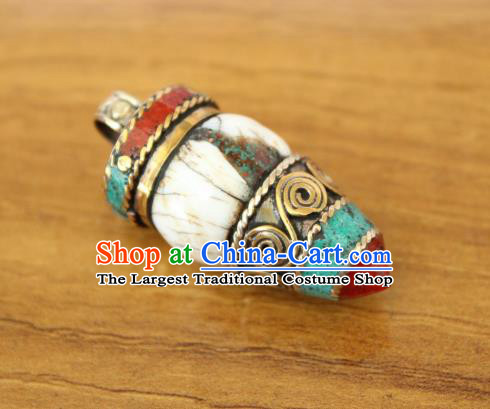 Chinese Traditional Tibetan Nationality Shell Jewelry Accessories Decoration Zang Ethnic Handmade Necklace Pendant for Women