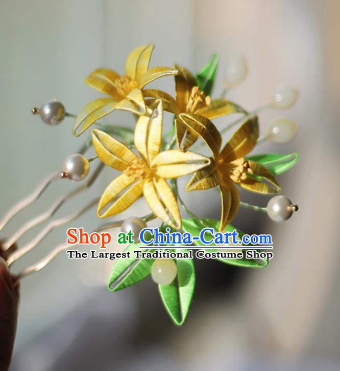 Handmade Chinese Classical Lily Flowers Hair Comb Traditional Hair Accessories Ancient Hanfu Court Yellow Silk Hairpins for Women