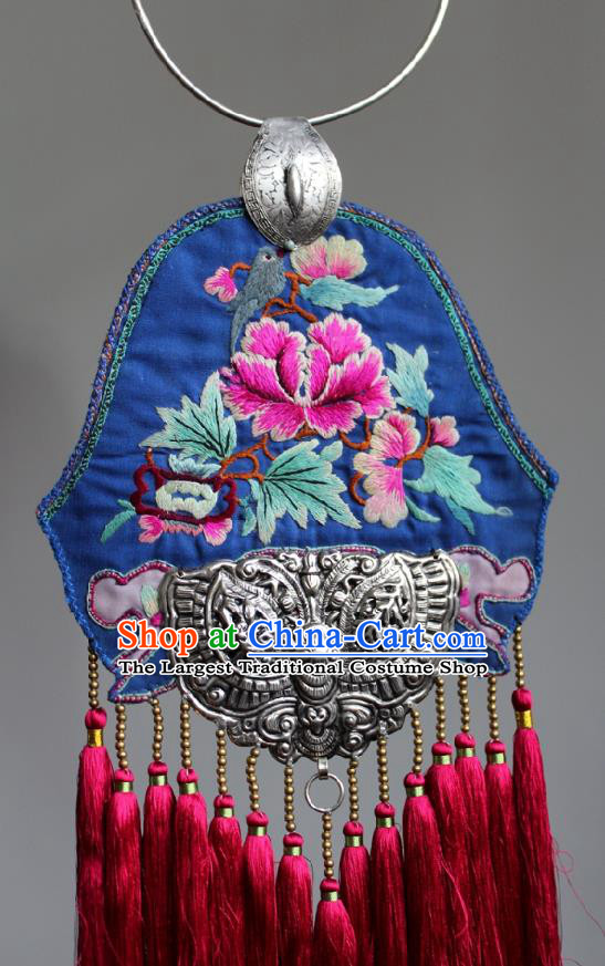 Chinese Handmade Miao Nationality Embroidered Necklace Traditional Minority Ethnic Silver Carving Butterfly Rosy Tassel Necklet Accessories for Women