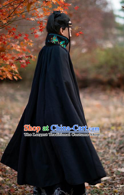 Traditional Chinese Cosplay Chivalrous Knight Black Woolen Cloak Costume Ancient Royal Prince Garment Swordsman Embroidered Cape for Men