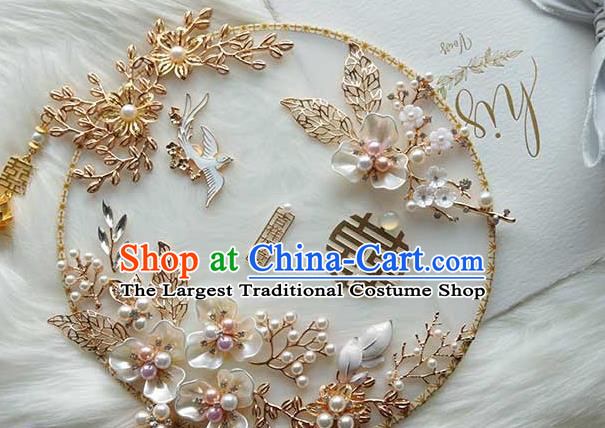 China Traditional Shell Flowers White Fan Handmade Golden Tassel Palace Fan Classical Wedding Circular Fan