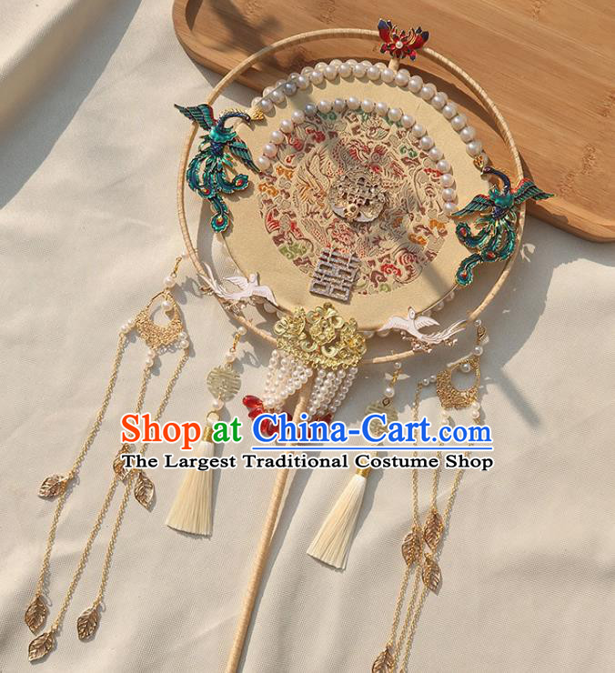 China Traditional Bride Embroidered Beige Circular Fan Classical Dance Pearls Silk Fan Handmade Wedding Blueing Phoenix Palace Fan