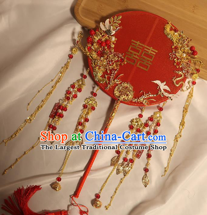 China Classical Dance Red Circular Fan Handmade Bride Palace Fan Traditional Wedding Golden Bells Tassel Fan