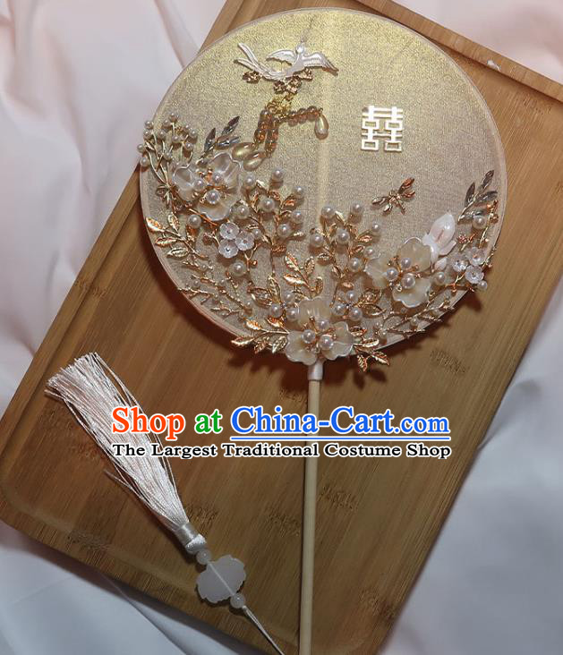 China Classical Dance Pearls Circular Fan Handmade Bride Plum Blossom Palace Fan Traditional Wedding White Silk Fan