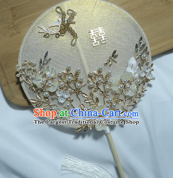 China Classical Dance Pearls Circular Fan Handmade Bride Plum Blossom Palace Fan Traditional Wedding White Silk Fan
