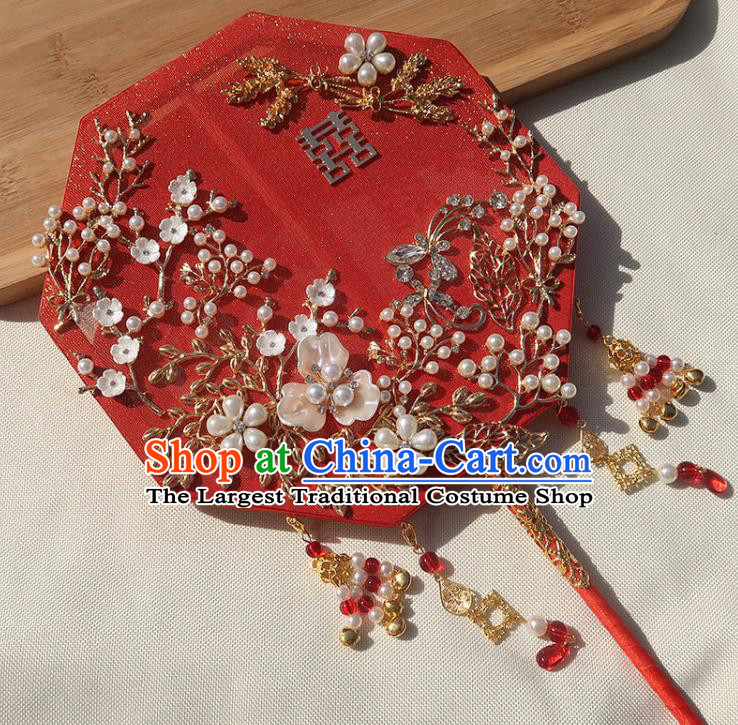 China Classical Dance Golden Bells Tassel Fan Handmade Bride Red Palace Fan Traditional Wedding Shell Flowers Fan