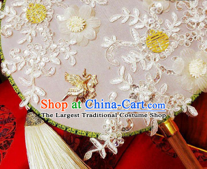 China Traditional Xiuhe Suit Silk Fan Wedding Bride Lace Flowers Palace Fan Handmade White Tassel Circular Fan