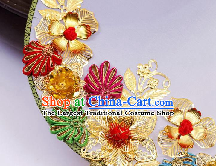 China Bride Golden Flowers Circular Fan Traditional Xiuhe Suit Silk Fan Handmade Wedding Palace Fan