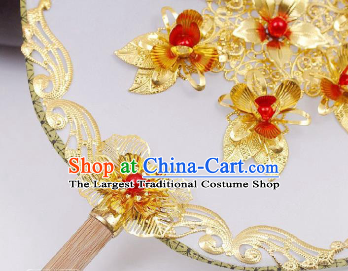 China Traditional Xiuhe Suit Silk Fan Handmade Wedding Palace Fan Bride Golden Flowers Circular Fan