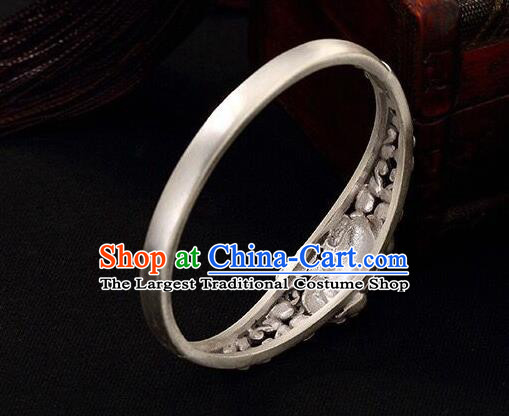 China Handmade Silver Carving Pi Xiu Bracelet Traditional Wristlet Bangle Jewelry