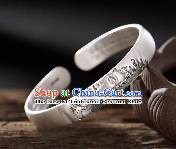 China Handmade Silver Carving Lotus Bracelet Traditional Wristlet Jewelry