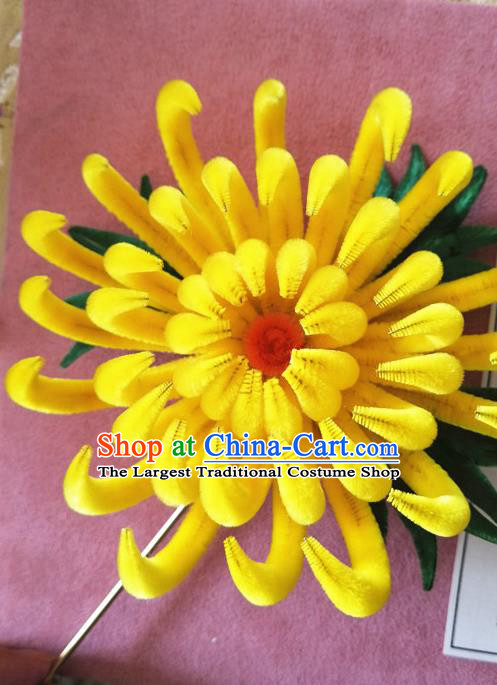 China Classical Hanfu Flowers Hairpin Traditional Ancient Palace Lady Yellow Velvet Chrysanthemum Hair Stick