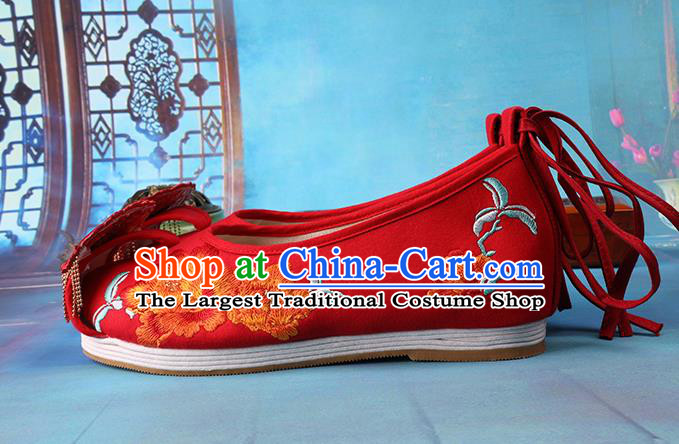 Chinese Wedding Embroidered Peony Shoes Traditional Hanfu Golden Tassel Shoes Ancient Bride Red Shoes