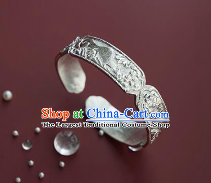 China Traditional National Carving Squirrel Grape Bangle Jewelry Handmade Silver Bracelet Accessories