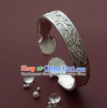 China Handmade Silver Carving Butterfly Bracelet Traditional National Bangle Jewelry Accessories