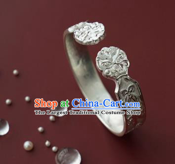 China Handmade Silver Carving Butterfly Bracelet Traditional National Bangle Jewelry Accessories