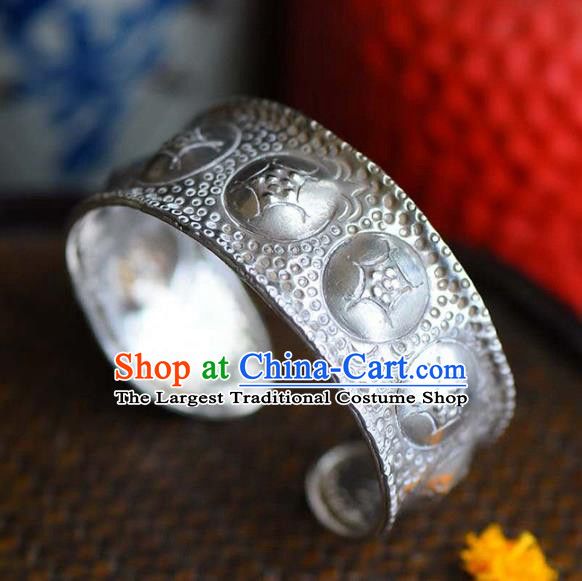 China Handmade Silver Carving Cloud Bracelet Traditional Jewelry Accessories National Ethnic Bangle