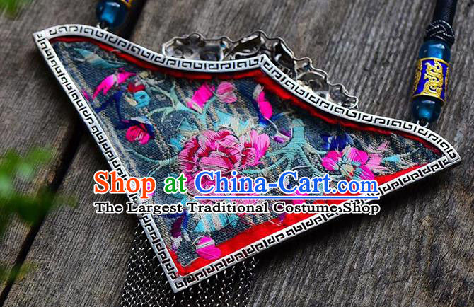 Chinese Classical Embroidered Necklet Pendant Handmade National Necklace Ethnic Silver Accessories