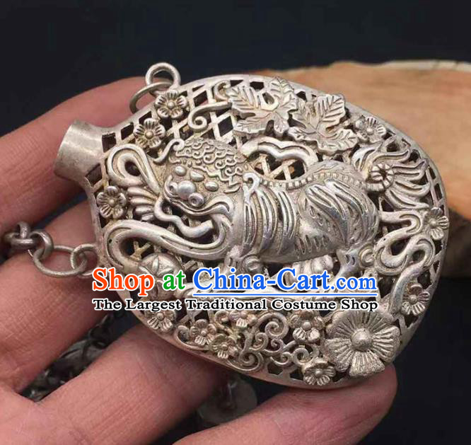 Chinese Handmade Sachet Brooch Classical Ethnic Accessories National Silver Carving Pi Xiu Pendant Jewelry