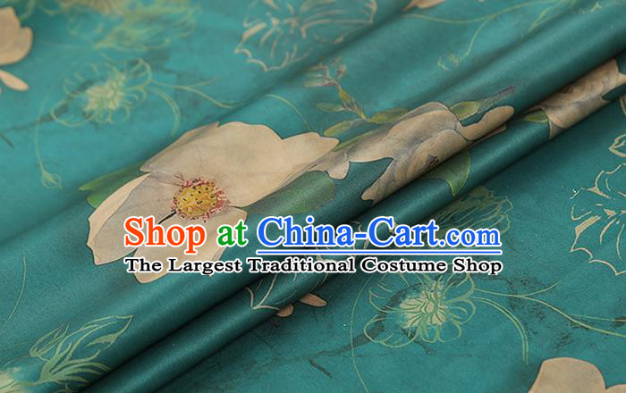 Chinese Cheongsam Green Gambiered Guangdong Gauze Traditional Brocade Drapery Classical Flowers Pattern Silk Fabric