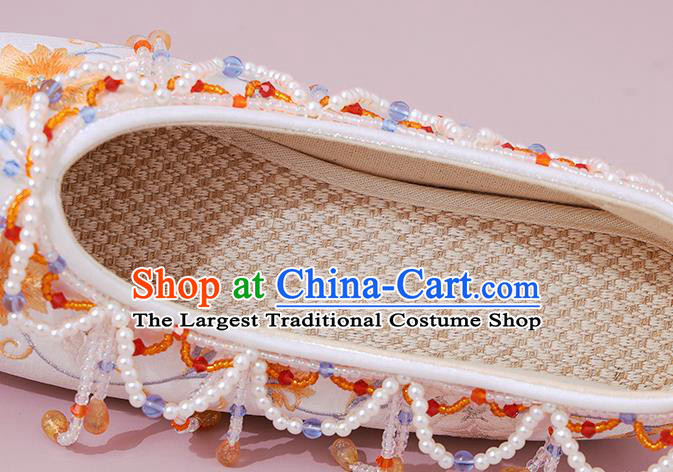 China Traditional National Shoes Classical Beads Tassel Shoes Embroidered Shoes