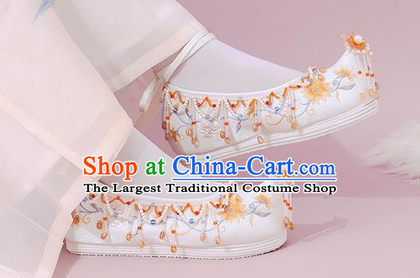 China Traditional National Shoes Classical Beads Tassel Shoes Embroidered Shoes