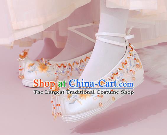 China Traditional National Shoes Classical Beads Tassel Shoes Embroidered Shoes