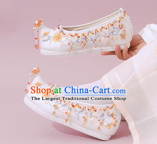 China Traditional National Shoes Classical Beads Tassel Shoes Embroidered Shoes