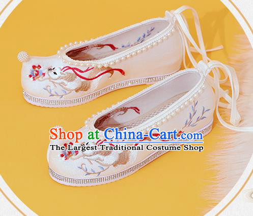China Classical Beads Shoes Embroidered Fox Shoes Traditional National White Cloth Shoes