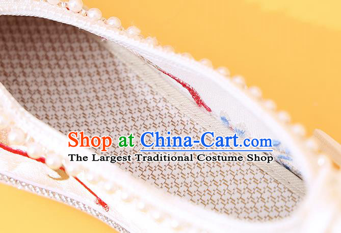 China Classical Beads Shoes Embroidered Fox Shoes Traditional National White Cloth Shoes