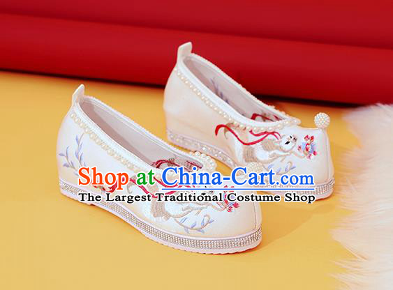 China Classical Beads Shoes Embroidered Fox Shoes Traditional National White Cloth Shoes