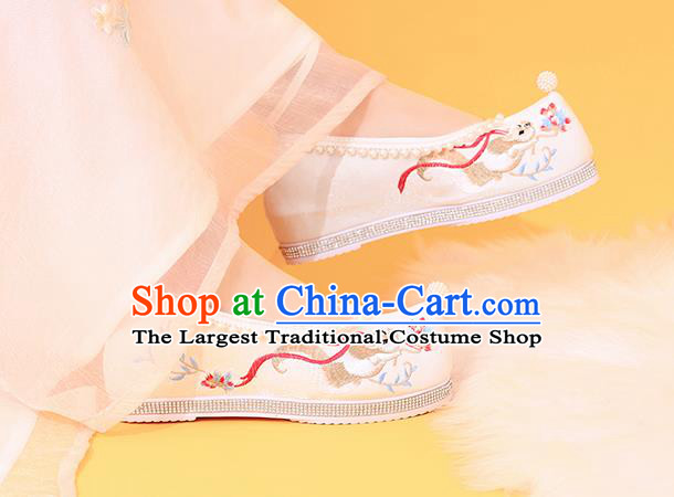 China Classical Beads Shoes Embroidered Fox Shoes Traditional National White Cloth Shoes