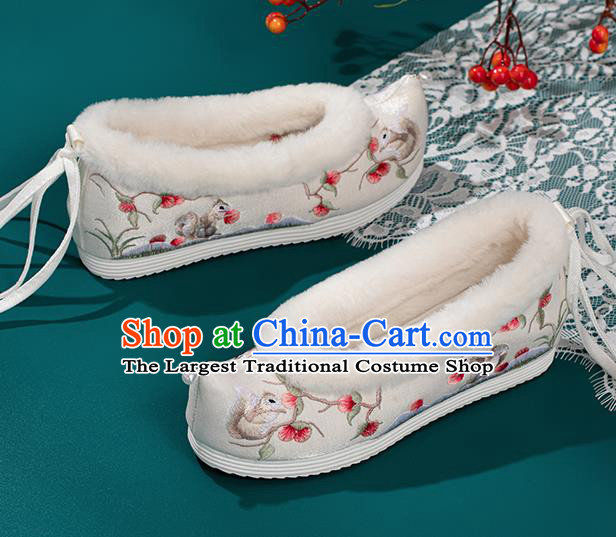 China White Cloth Shoes National Winter Shoes Traditional Hanfu Shoes Embroidered Squirrel Shoes