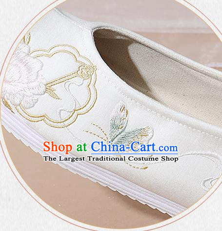 China Song Dynasty Noble Woman Embroidered Shoes National White Cloth Shoes Traditional Ancient Princess Hanfu Shoes