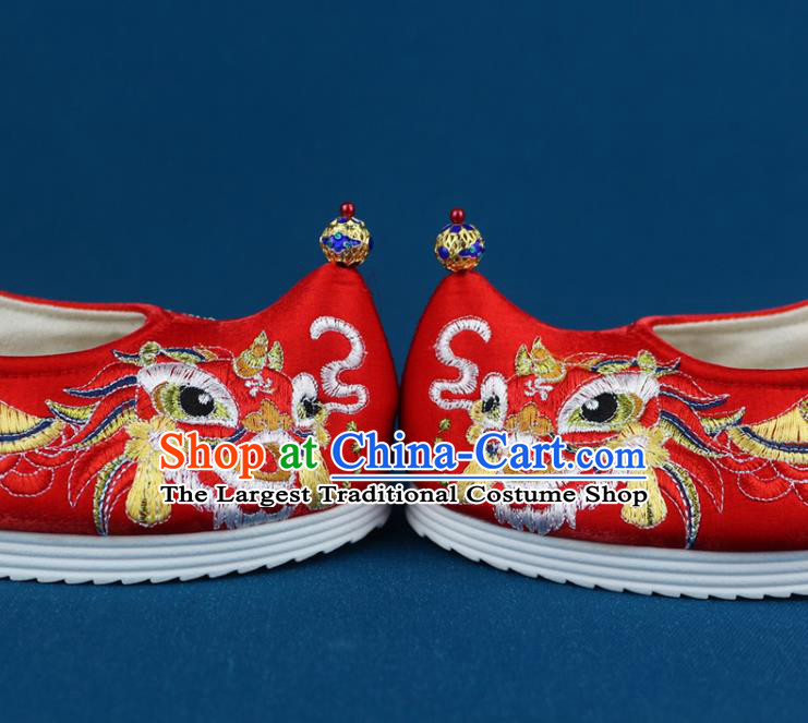 China Traditional Wedding Red Cloth Shoes Ming Dynasty Shoes Embroidered Lion Shoes
