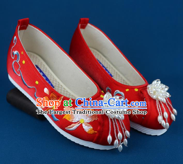 China Embroidered Shoes Traditional Wedding Red Cloth Shoes Pearls Tassel Shoes