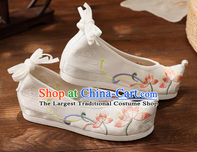 China Traditional White Cloth Shoes Embroidered Lotus Shoes Handmade Hanfu Shoes National Shoes