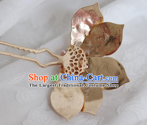 China Ancient Empress Golden Feather Hairpin Traditional Ming Dynasty Pearls Hair Stick