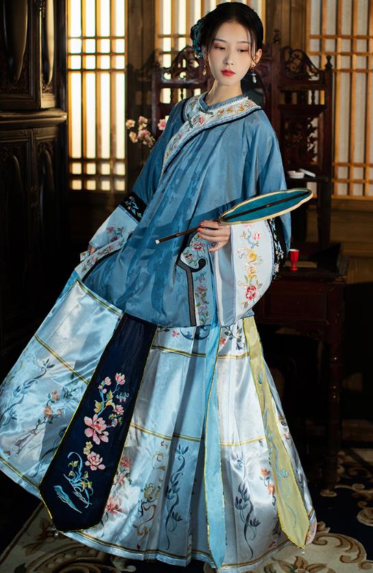 China Ancient Qing Dynasty Historical Clothing Traditional Rich Woman Costumes Full Set