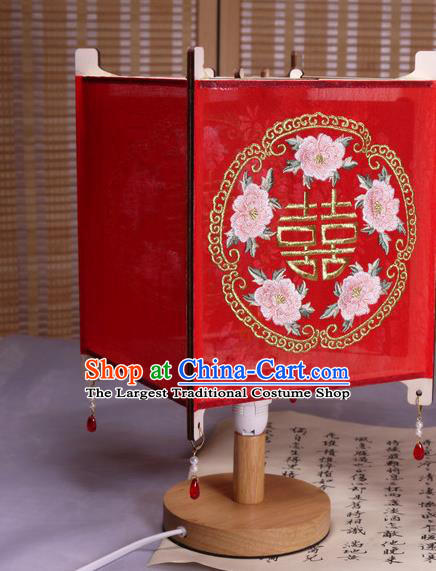 China Handmade Red Chiffon Desk Lamp Embroidered Palace Lantern Embroidery Peony Lantern