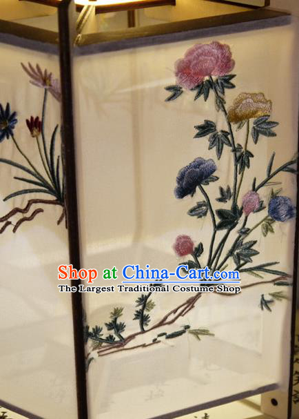 China Handmade Hanging Lamp Classical Embroidered Peony Palace Lantern Traditional Silk Hexagon Lanterns