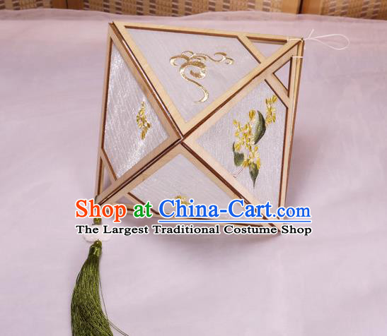 China Classical Rhombus Palace Lantern Traditional Spring Festival Lanterns Handmade Embroidered Osmanthus Portable Lamp