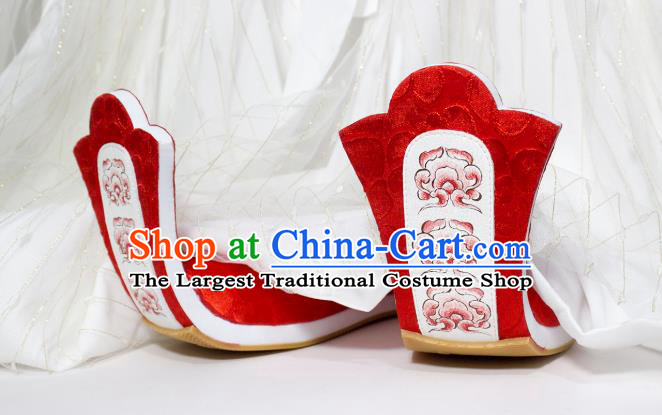 China Handmade Painting Clouds Red Brocade Shoes Traditional Tang Dynasty Princess Shoes Classical Wedding Shoes