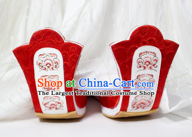 China Handmade Painting Clouds Red Brocade Shoes Traditional Tang Dynasty Princess Shoes Classical Wedding Shoes