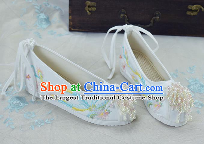 China Women White Embroidered Shoes Wedding Beads Tassel Shoes Traditional Xiuhe Suit Shoes